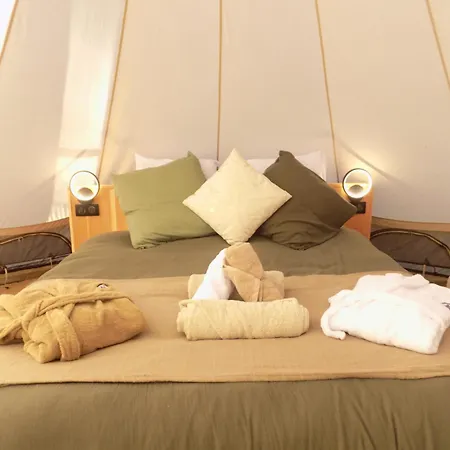 Luxury tent Tente Vue Avec 2 Le Vigeant